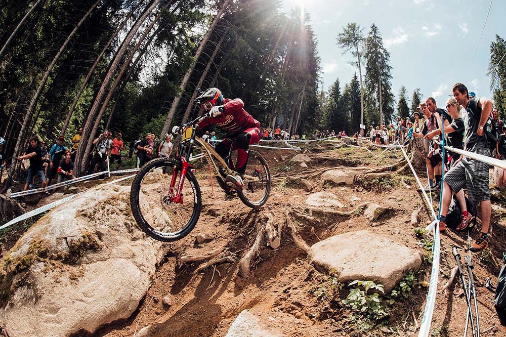 En TodoMountainBike: Amaury Pierron y Tahnée Seagrave ganan la cuarta ronda de la Copa del Mundo DHI 2018 en Val di Sole