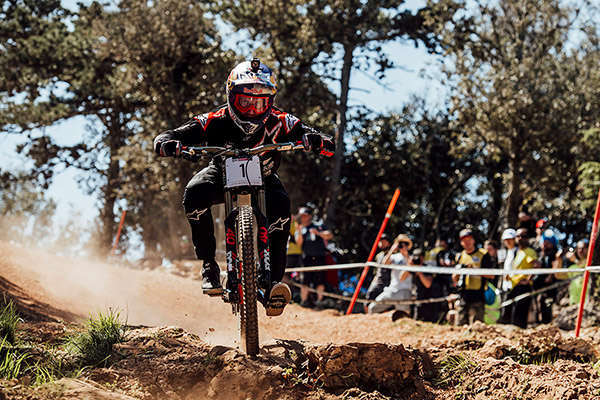 La Copa del Mundo UCI DHI 2018 arranca en Lošinj con victoria para Aaron Gwin y Myriam Nicole