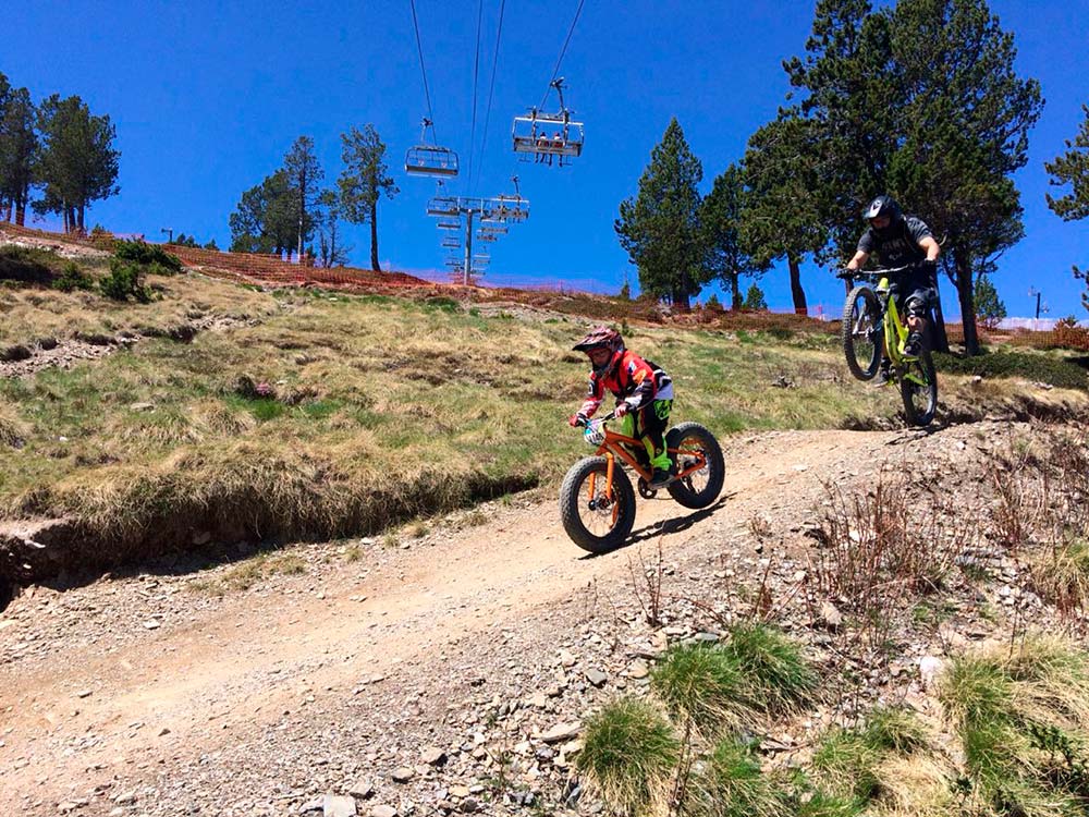 En TodoMountainBike: La Maxiavalanche Europe Cup 2018 se estrena en Vallnord con victoria para Youn Deniaud y Estelle Charles