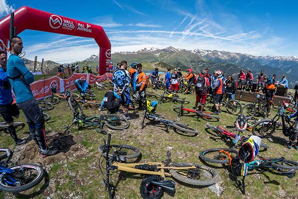 La Maxiavalanche Europe Cup 2018 se estrena en Vallnord con victoria para Youn Deniaud y Estelle Charles