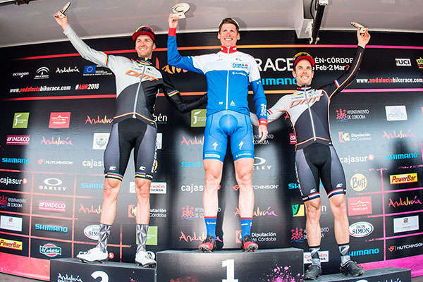 Matouš Ulman y Chloe Woodruff, primeros líderes de la Andalucía Bike Race presented by Shimano 2018