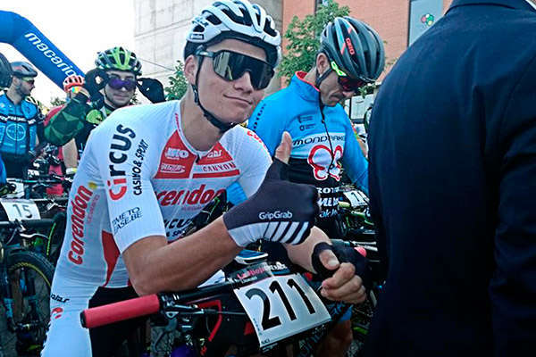 Primeros líderes en La Rioja Bike Race 2018: Mathieu van der Poel y Clàudia Galicia