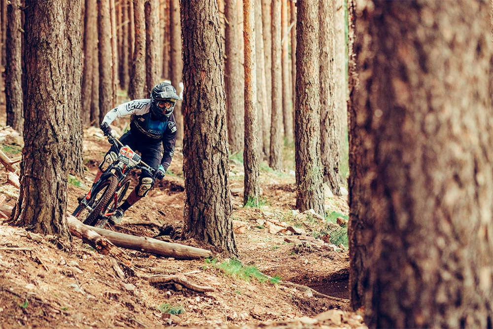 En TodoMountainBike: Ferrán Jorba y María Calleja dominan el Red Bull Holy Bike 2018