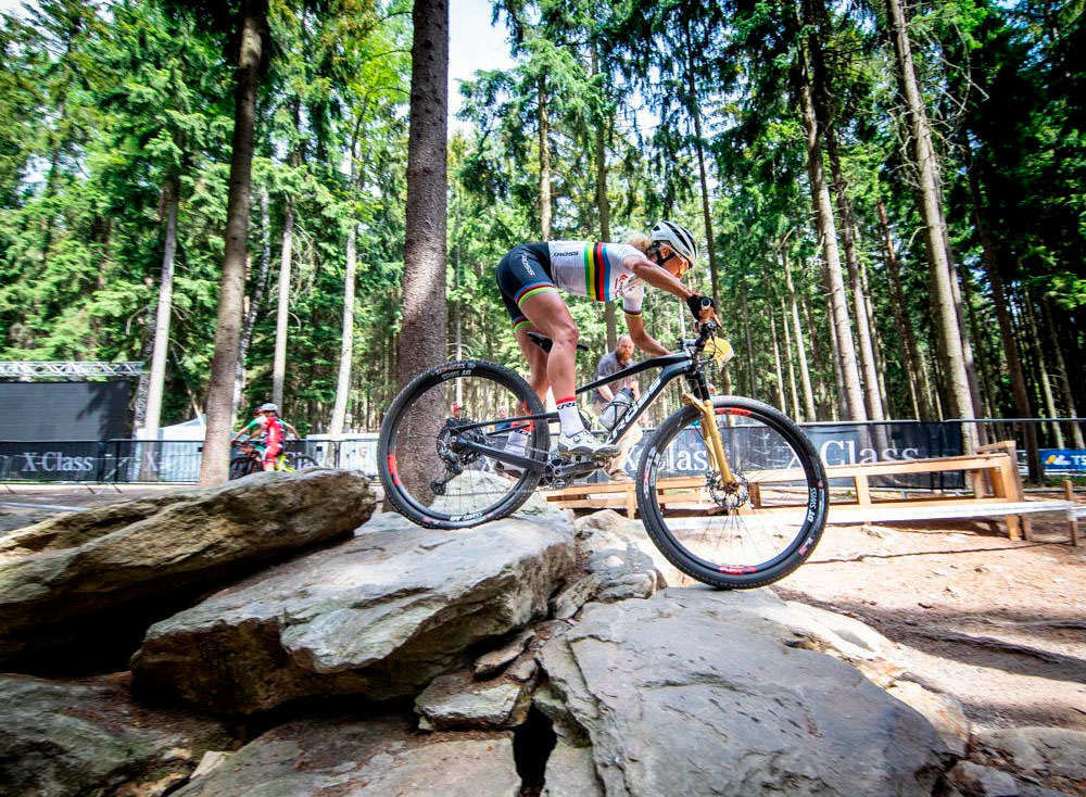 En TodoMountainBike: Sam Gaze y Annika Langvad dominan el Short Track de la Copa del Mundo XCO 2018 de Nové Město