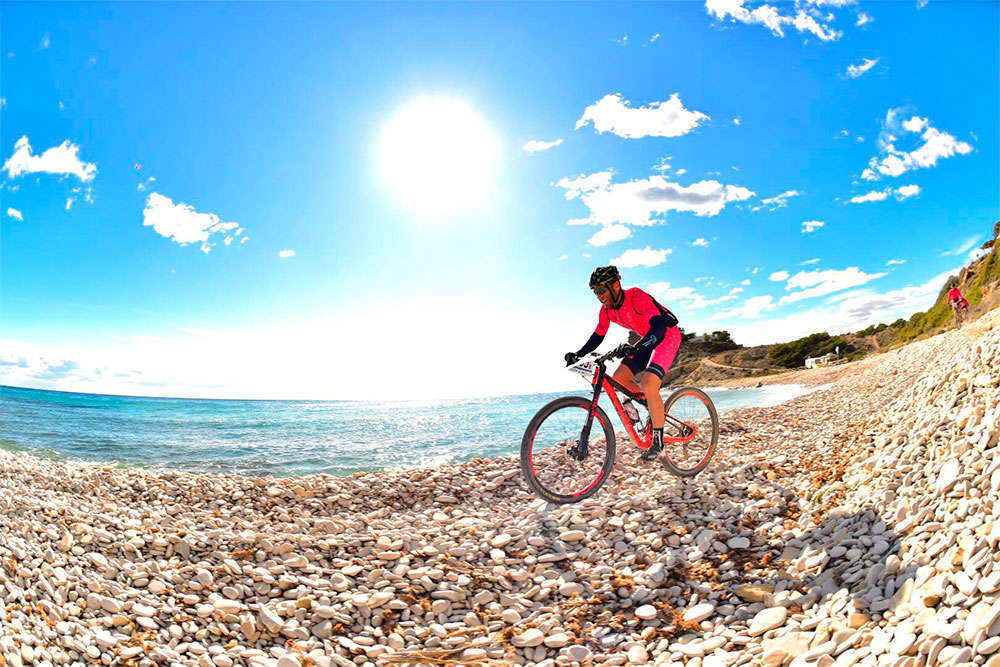 En TodoMountainBike: Las parejas Sebastian Fini/Grant Ferguson y Raiza Goulao/Rebecca McConnell repiten victoria en la tercera etapa de la Costa Blanca Bike Race 2018