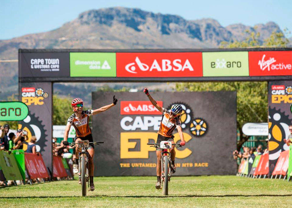 En TodoMountainBike: El Centurion Vaude se lleva la cuarta etapa de la Absa Cape Epic 2018, con Langvad y Courtney invictas