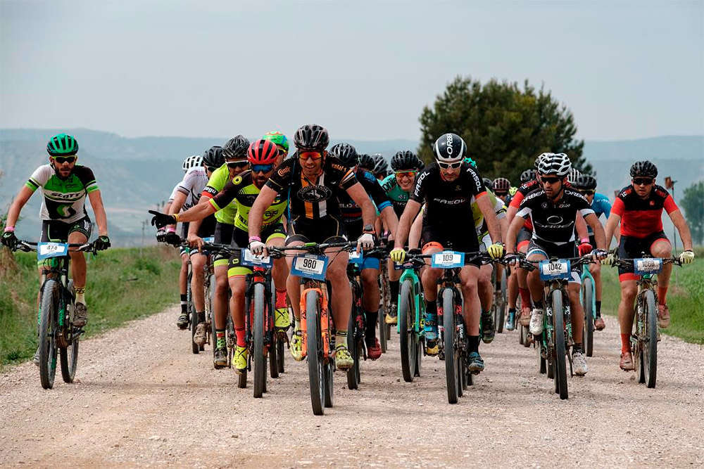 En TodoMountainBike: 8.000 aficionados invaden Sariñena para participar en la Orbea Monegros 2018