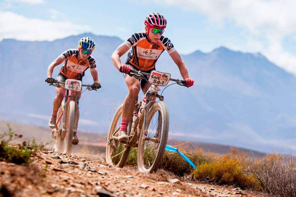 En TodoMountainBike: Tras la tercera etapa de la Absa Cape Epic 2018: Kulhavý y Grotts lideran la general y Langvad y Courtney siguen dominando