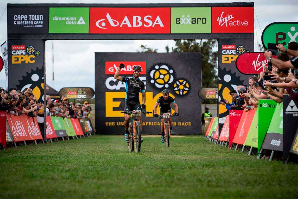 En TodoMountainBike: Tras la tercera etapa de la Absa Cape Epic 2018: Kulhavý y Grotts lideran la general y Langvad y Courtney siguen dominando