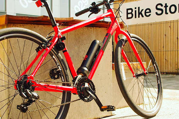 Revos, el sistema que transforma cualquier bicicleta normal en una bicicleta eléctrica