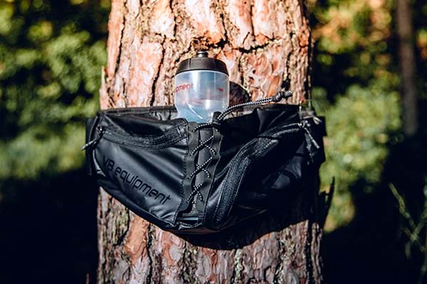 V8 BNA 3,6.1, una alternativa a las mochilas de hidratación con forma de riñonera