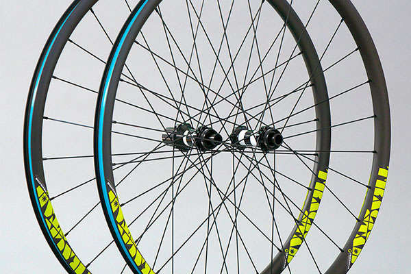 Trackstar lanza al mercado las Premium Ultralight XC, unas ruedas de carbono de 1.200 gramos por juego