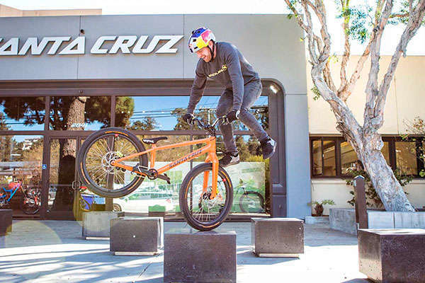 Así es la recién estrenada Santa Cruz Trial Bike de Danny MacAskill, completamente fabricada en carbono