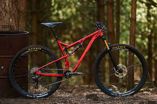 Saracen Traverse, la primera doble de la marca con geometría Trail y ruedas de 29 pulgadas