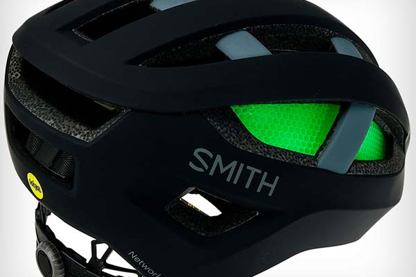 Protección MIPS y tecnología Koroyd para el casco Smith Optics Network
