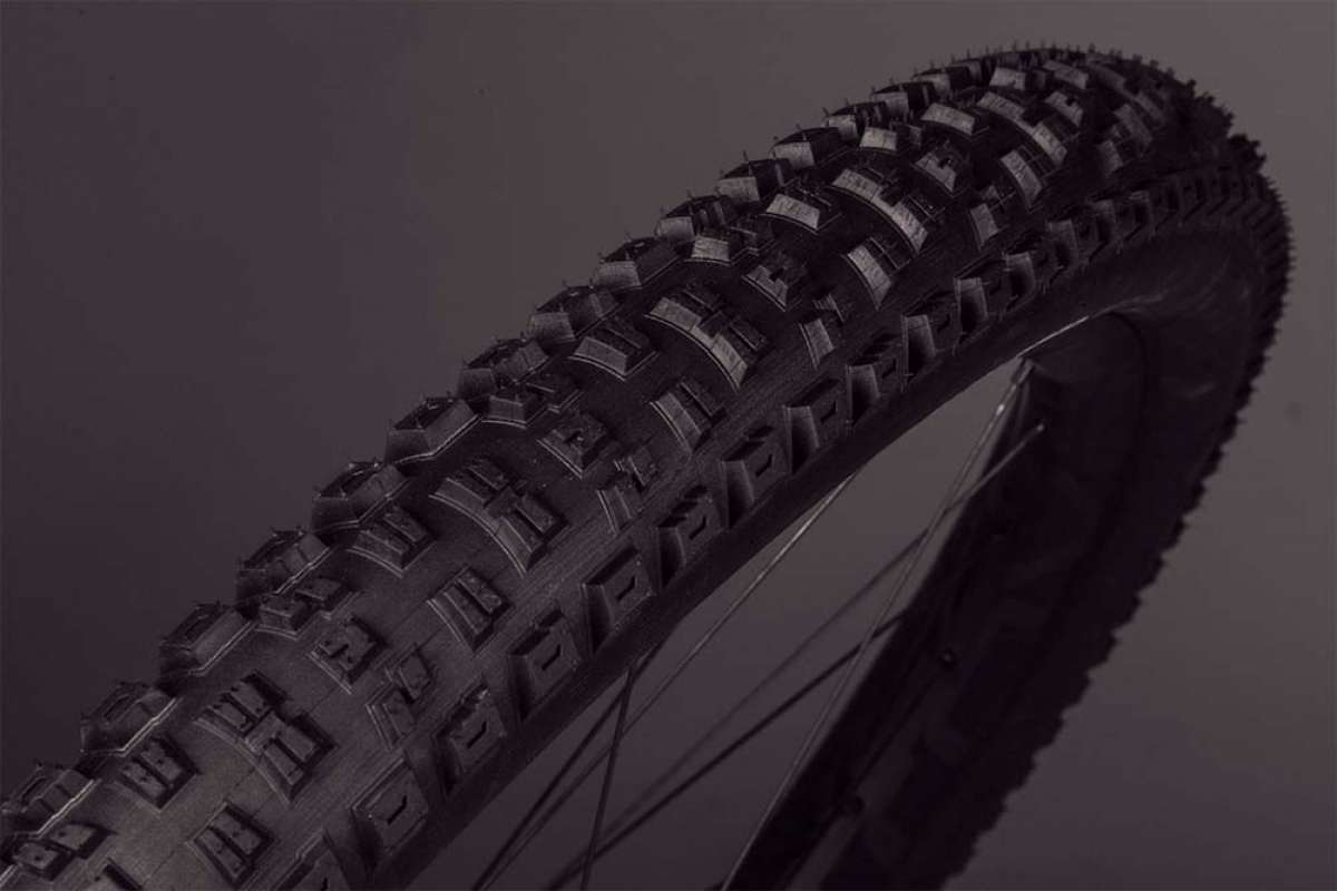 En TodoMountainBike: Specialized Eliminator BLCK DMND, un neumático de Enduro con el agarre de una cubierta de DH