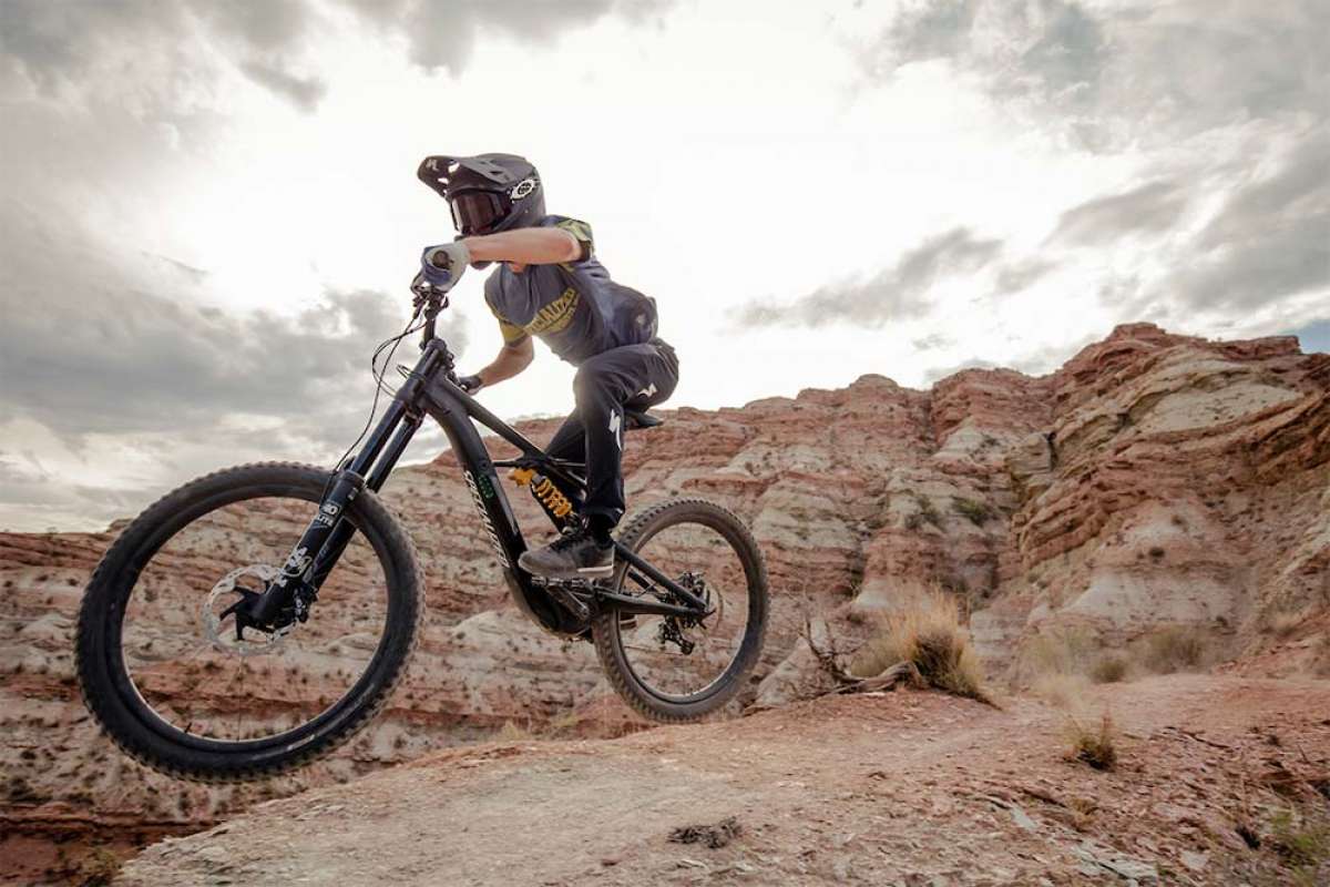 En TodoMountainBike: Rodando con una Specialized Turbo Kenevo por un escenario extremo: el del Red Bull Rampage