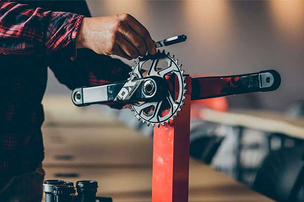 Máxima compatibilidad con pesos mínimos para el novedoso sistema de pedalier SRAM DUB