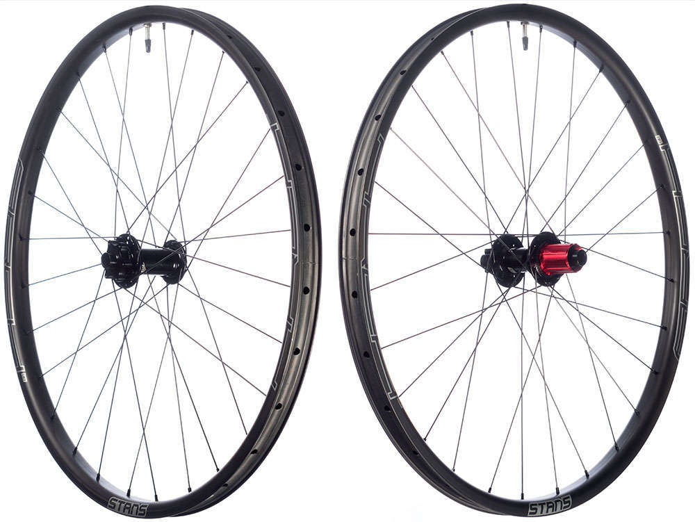 En TodoMountainBike: Llantas de carbono para las ruedas Stan's NoTubes Arch CB7 y Crest CB7