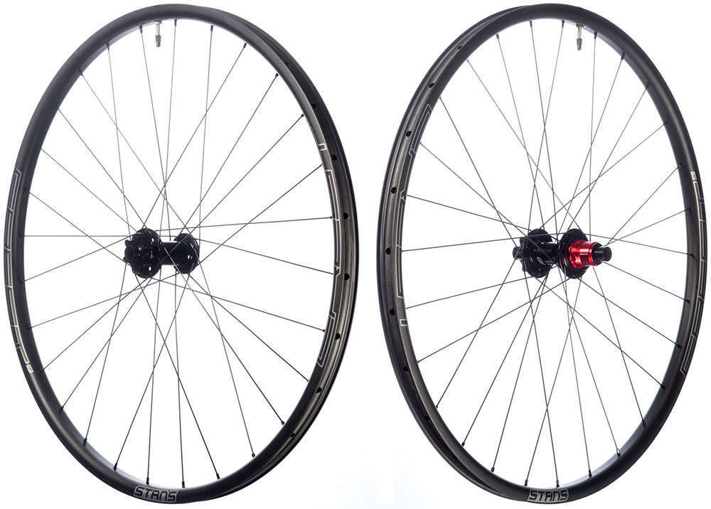 En TodoMountainBike: Llantas de carbono para las ruedas Stan's NoTubes Arch CB7 y Crest CB7