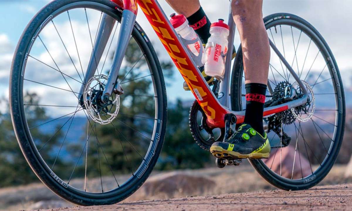 En TodoMountainBike: Stan's NoTubes Grail CB7, la rueda de carbono para Gravel más ligera del mercado