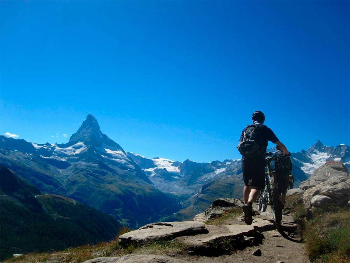 En TodoMountainBike: Suiza introduce la bicicleta en su Constitución para promover la creación de vías ciclistas seguras