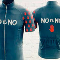 Tactic se une a la lucha contra la violencia de género con el maillot solidario "No es No"