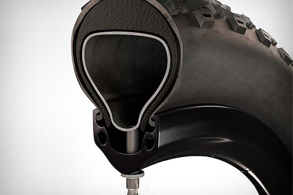 Tannus presenta su primer sistema 'mousse' antipinchazos para bicicletas: el Armour