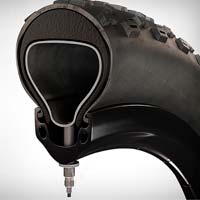 Tannus presenta su primer sistema 'mousse' antipinchazos para bicicletas: el Armour