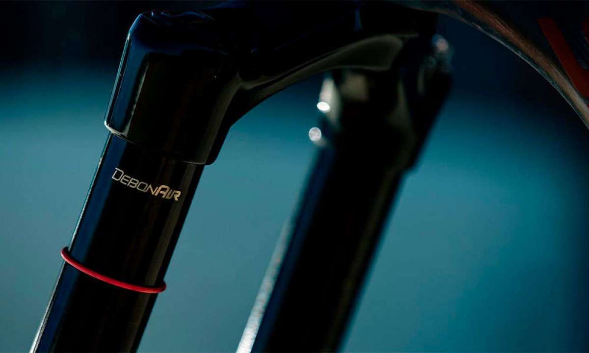 En TodoMountainBike: Así funciona la cámara de aire DebonAir de las horquillas y amortiguadores RockShox de 2019