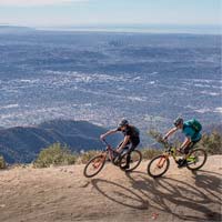 Descubriendo los senderos que rodean Los Ángeles con Hans Rey, Missy Giove y Tim Commerford (Día 1)