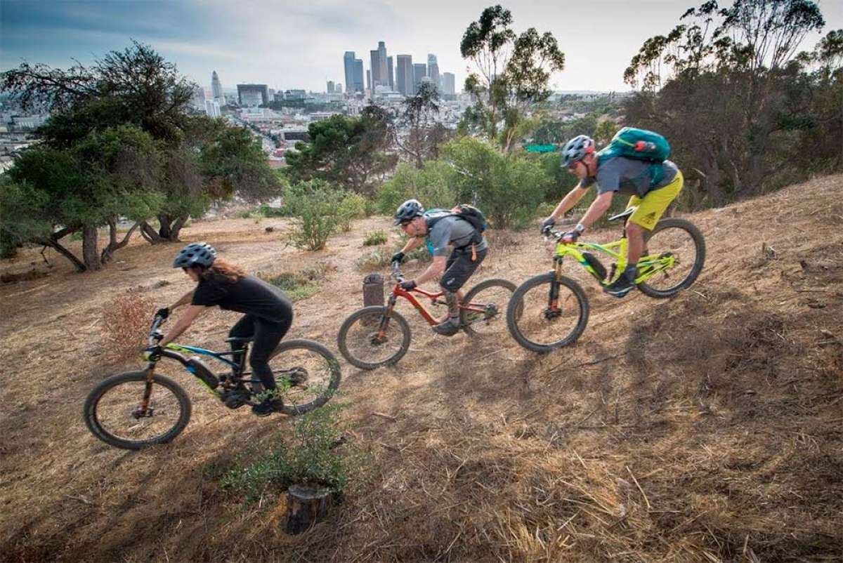 En TodoMountainBike: Descubriendo los senderos que rodean Los Ángeles con Hans Rey, Missy Giove y Tim Commerford (Día 4)