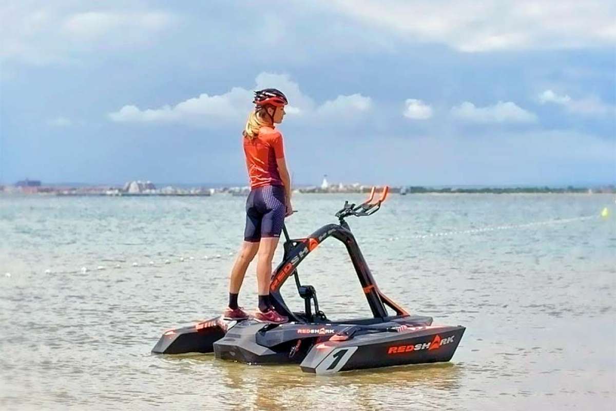 En TodoMountainBike: Red Shark, el trimarán para seguir haciendo ciclismo encima del agua