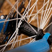 Tune BlackBurner Skyline TE, unas ruedas de carbono con radios textiles y 999 gramos de peso por juego