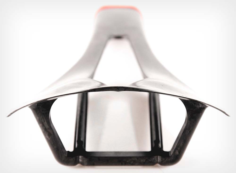 En TodoMountainBike: Tune presenta el Skyracer, un sillín de carbono de solo 69 gramos de peso