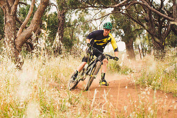 Una semana con Troy Brosnan, segundo en el ranking mundial de DH de la UCI