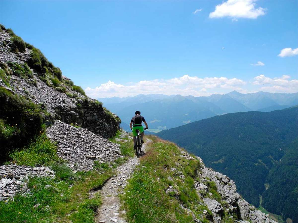 Pedalear de pie o pedalear sentado? Las ventajas de hacerlo de una forma u  otra