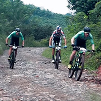 La primera etapa de La Leyenda del Dorado 2018 con Ibon Zugasti y Alberto Losada (Orbea Factory Team)