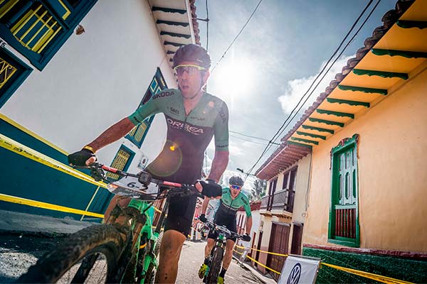 La tercera etapa de La Leyenda del Dorado 2018 con Ibon Zugasti y Alberto Losada (Orbea Factory Team)