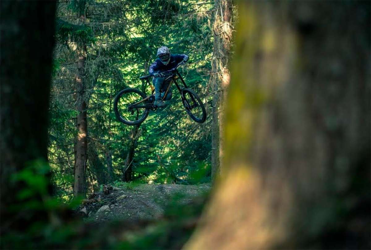 En TodoMountainBike: Vincent Pernin se despide de Commencal rodando a toda velocidad por los senderos de Les Arcs