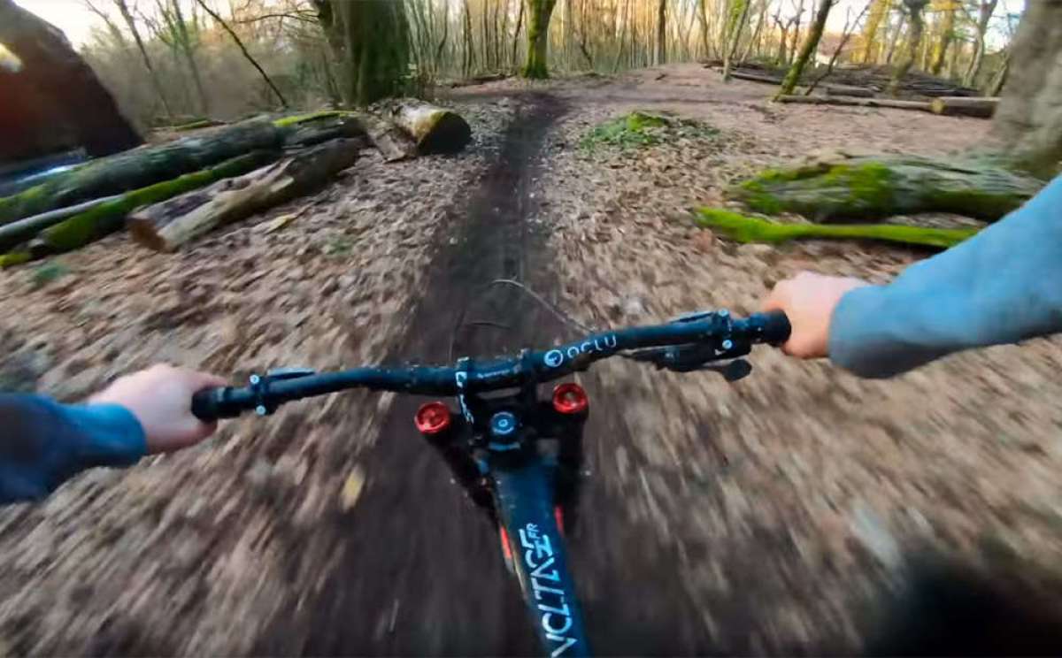 En TodoMountainBike: Rodando por un sendero de Évian-les-Bains con Vincent Tupin y su Scott Voltage