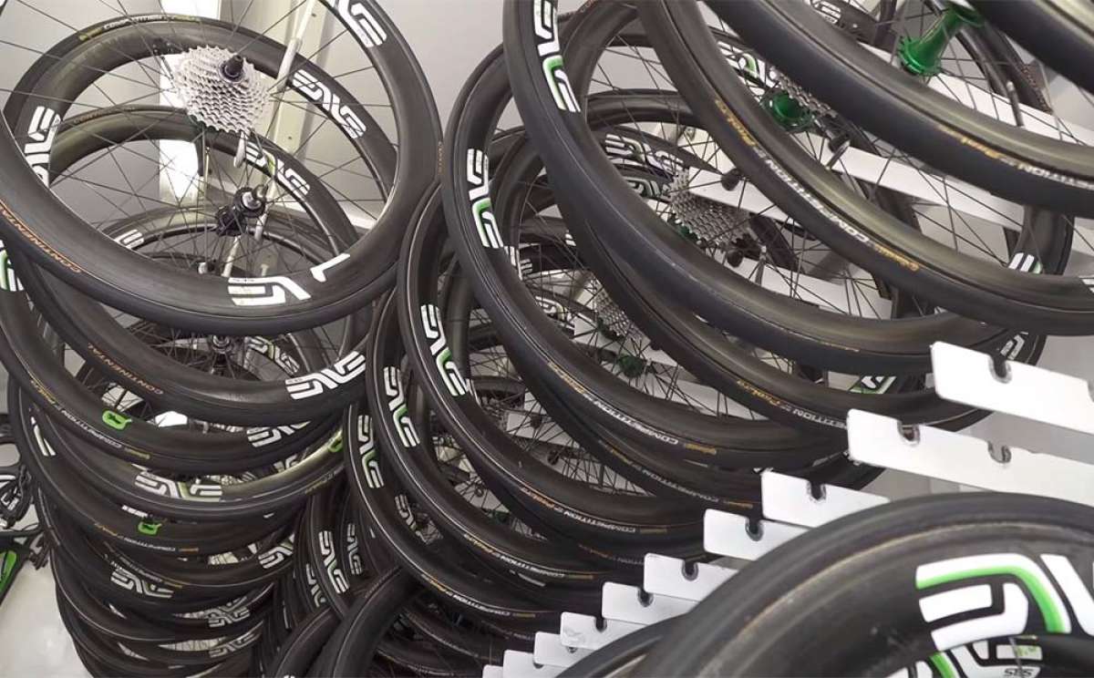 En TodoMountainBike: ¿Cómo es el camión de apoyo del equipo Dimension Data? En este vídeo, la respuesta