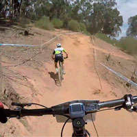 Reconociendo el circuito de la Copa del Mundo XCO 2018 de Stellenbosch con Bartłomiej Wawak del Kross Racing Team