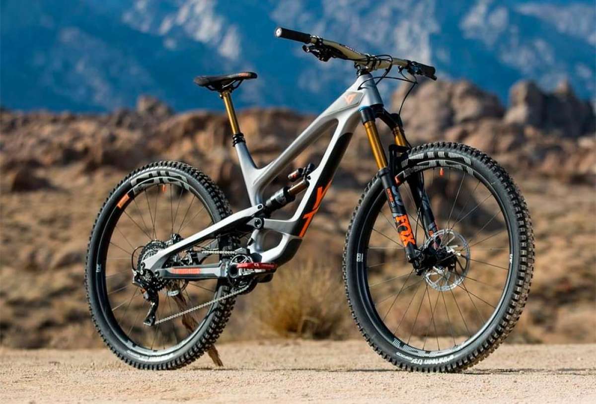 En TodoMountainBike: La YT Capra 29 CF Pro Race en acción con Aaron Gwin