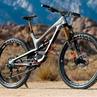 La YT Capra 29 CF Pro Race en acción con Aaron Gwin