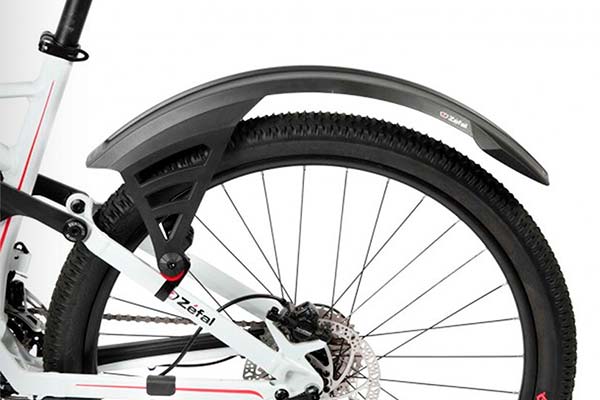 Adiós al barro con el Zéfal RS75, un guardabarros trasero de tamaño XL y ajuste orientable