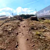Rodando por las zonas técnicas del circuito del Mundial XCO 2018 de Lenzerheide con Mathieu van der Poel