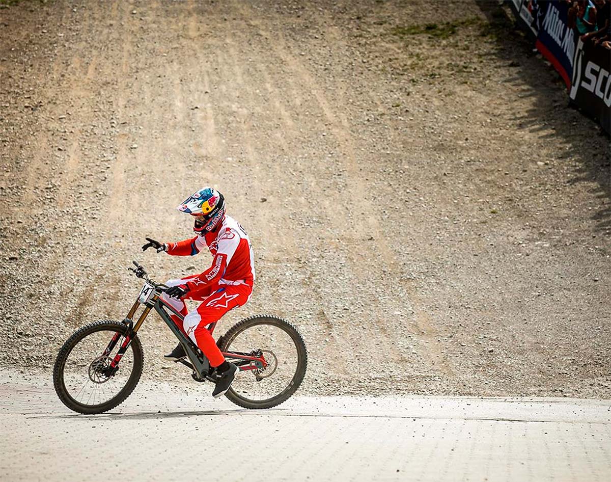 Aaron Gwin se despide de la competición hasta el Campeonato del Mundo de Descenso