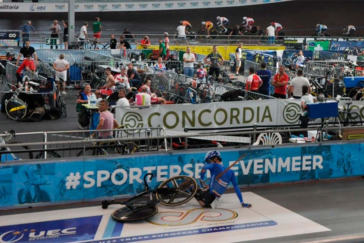 En TodoMountainBike: Grave accidente en el Campeonato Europeo de Ciclismo en Pista: un ciclista atravesado por un trozo de madera de la pista