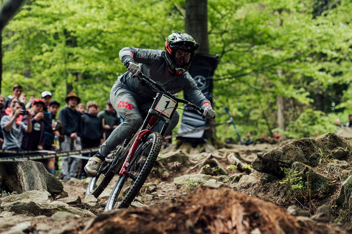 En TodoMountainBike: Copa del Mundo de Descenso 2019: el descenso de Amaury Pierron en la manga final de Maribor